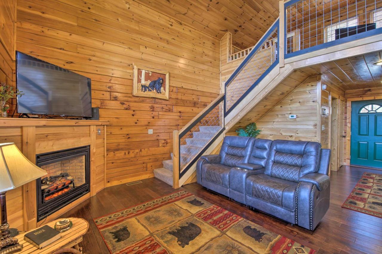 Gatlinburg Cabin With Pool Table And Hot Tub! Exterior photo