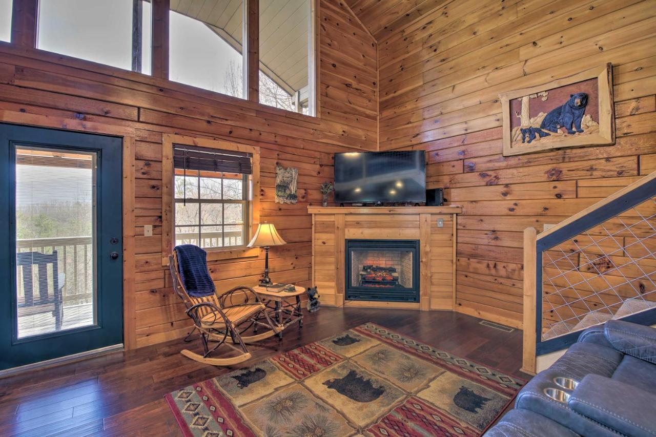 Gatlinburg Cabin With Pool Table And Hot Tub! Exterior photo