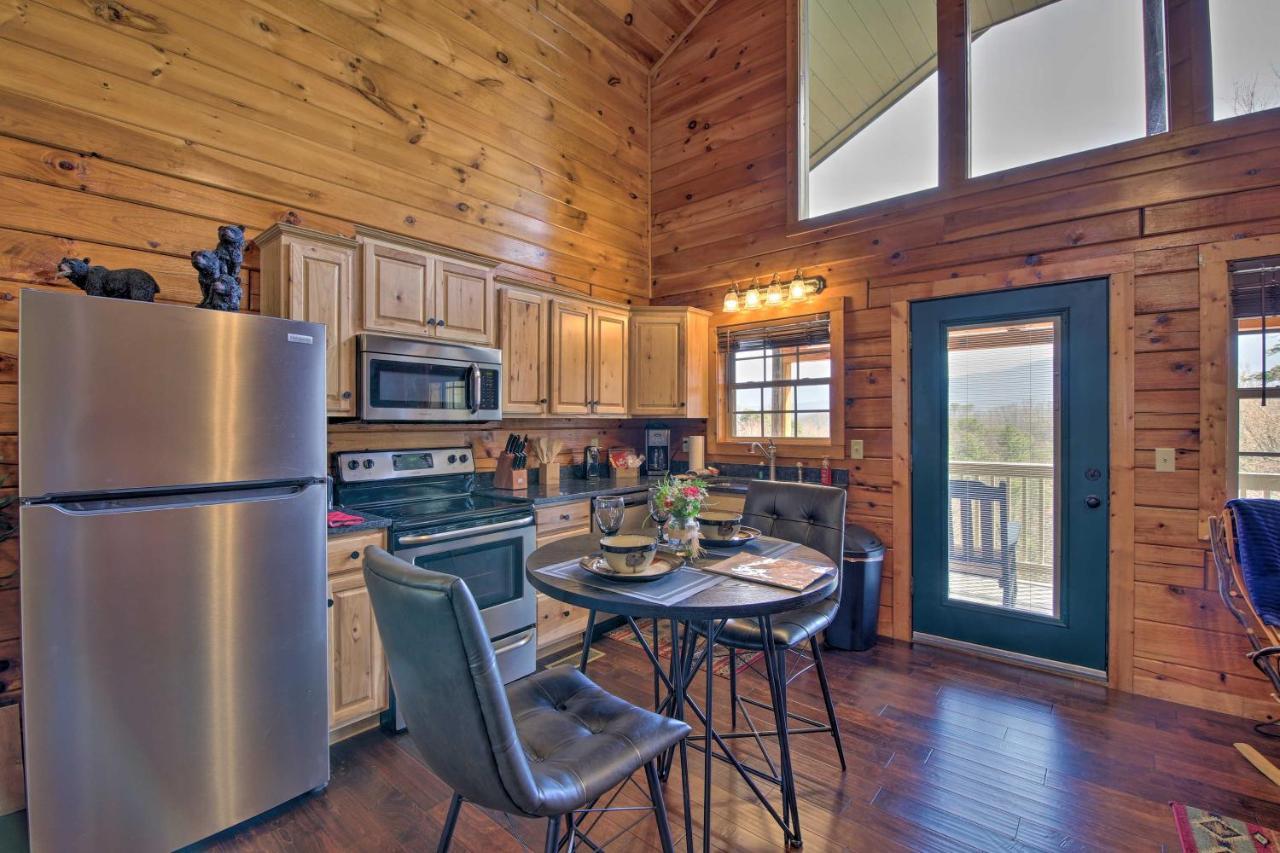 Gatlinburg Cabin With Pool Table And Hot Tub! Exterior photo