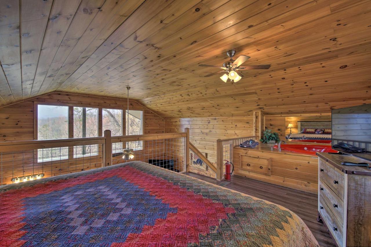 Gatlinburg Cabin With Pool Table And Hot Tub! Exterior photo